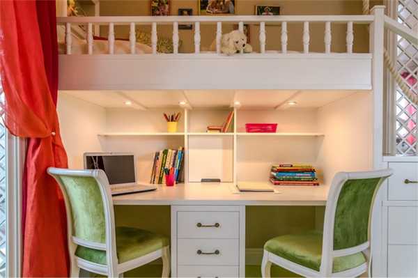 Кровать-чердак с двухместным письменным столом