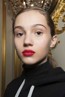 красная помада