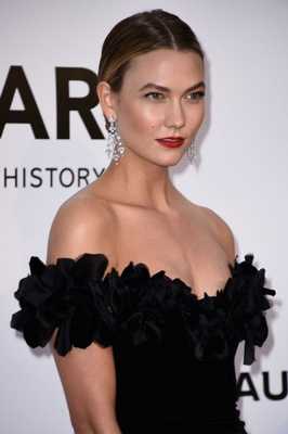 тонкие губы