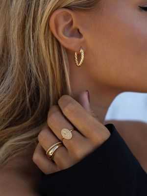 сочетание колец и сережек