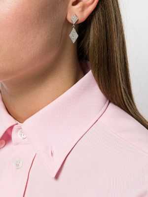 сережки в ушах