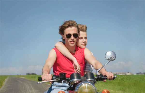 Кадр из фильма «Лето'85»