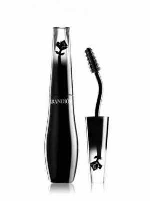 тушь с изогнутой щеточкой