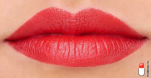 яркие розовые губы