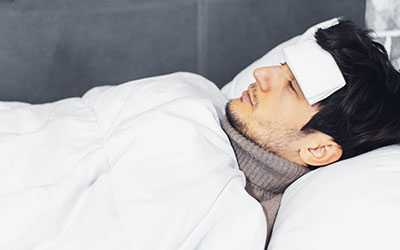 При повышении температуры сделать холодный компресс - Веримед