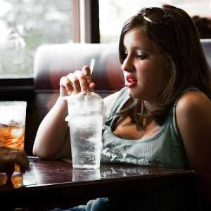 Что делает с кожей алкоголь