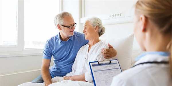 женщина планирует операцию при раке матки