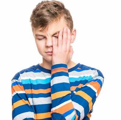 Мигрень у мальчика подростка