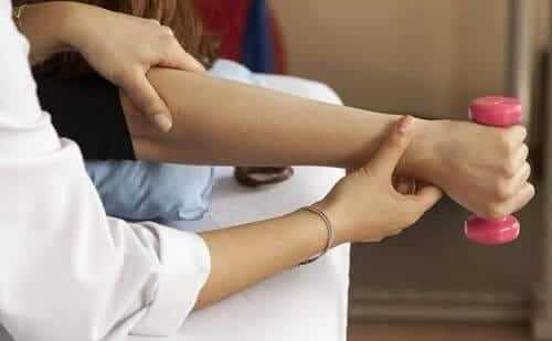 Держать груз ЛФК при нейропатии лучевого нерва