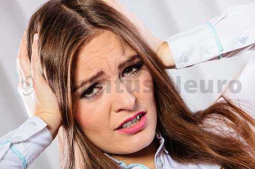 Шум в ушах - главный симптом тиннитуса