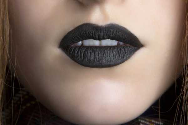 черная матовая помада