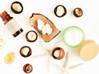 Масла в ореховой скорлупе, стеклянная бутылочка и крем в банке