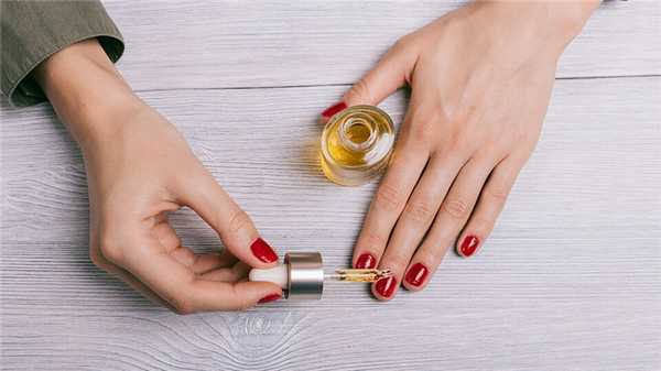 10 лучших масел для ногтей и кутикулы