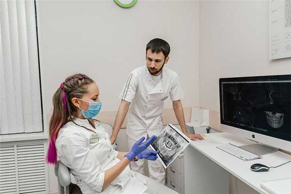 зубные протезы в спб