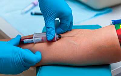 Работники которые в силу специальности имеют дело с кровью - Веримед