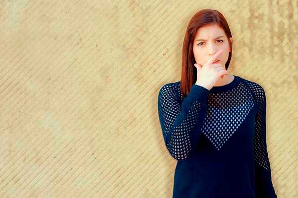 Жесты закрывая рот