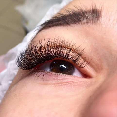 Шикарные естественные нарощенные ресницы