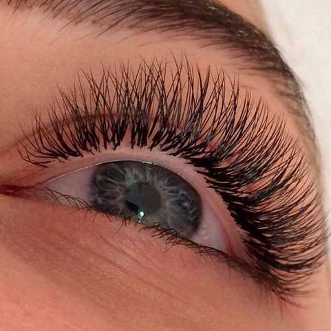 Пучковое наращивание ресниц по классической схеме