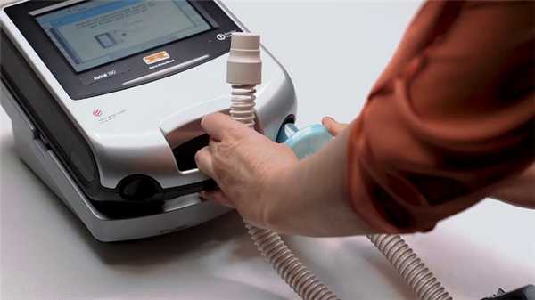 Одним из ведущих производителей медицинских респираторных устройств является австралийская компания ResMed