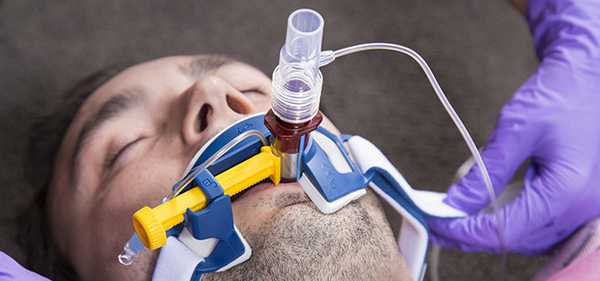 Инвазивная вентиляция лёгких при помощи эндотрахеальной трубки