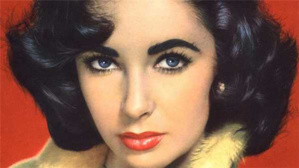 Редкая мутация дистихиаз была у американской актрисы Элизабет Тейлор. У нее был дополнительный ряд ресниц позади нормально растущих, что делало ее глаза очень выразительными. Эта аномалия довольно редкая у людей, но часто встречается у собак.