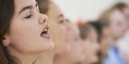 Как научиться петь на опоре