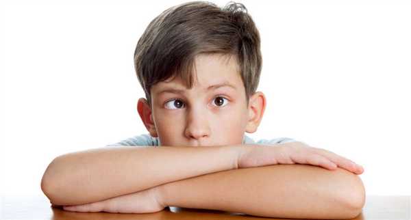 При косоглазии глаза ребенка не могут слаженно фокусироваться на одном объекте