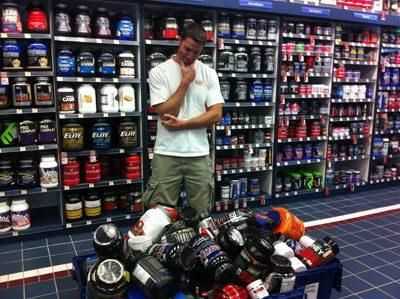 Выбор протеина в магазине