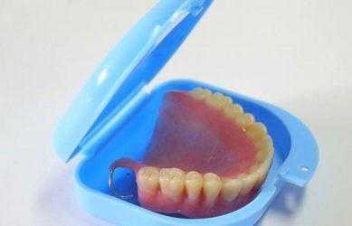 Хранение зубного протеза