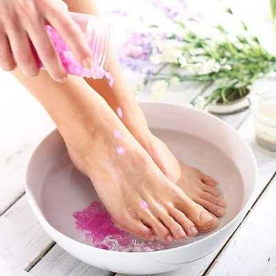 Распаривание стоп с солью классический педикюр