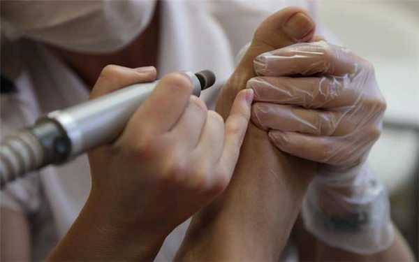 Аппаратный мужской педикюр