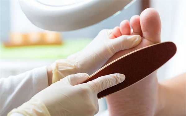 Обрезной вид педикюра