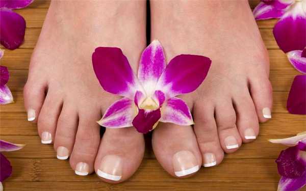 Красивый педикюр без покрытия