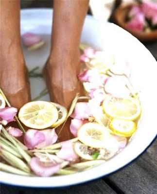 Распаривание ног перед классическим педикюром