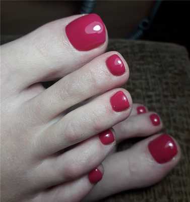 Однотонный обрезной педикюр в домашних условиях