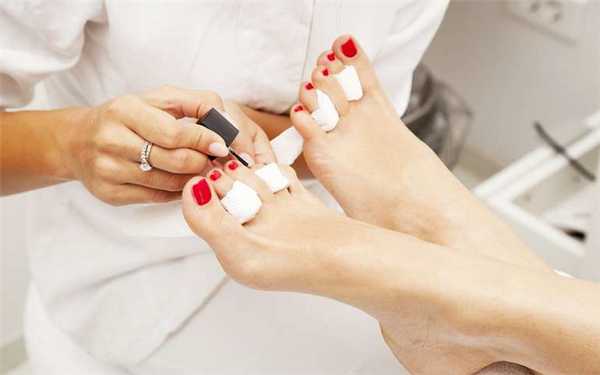 Аппаратный педикюр с покрытием