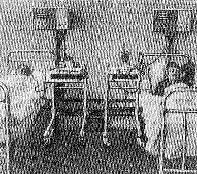 Рис. 3. Общий вид диализационной комнаты. Гемодиализ на аппаратах «СГД-6».