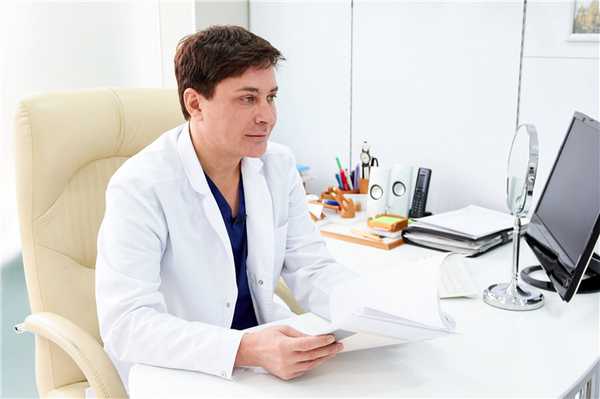 хирург клиники Бьюти Доктор» Заур Махарович Бытдаев