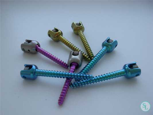 При транспедикулярной фиксации используются винты из титана