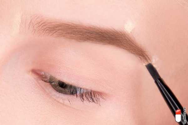 макияж бровей скошенной кистью