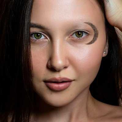 брови в виде полумесяца