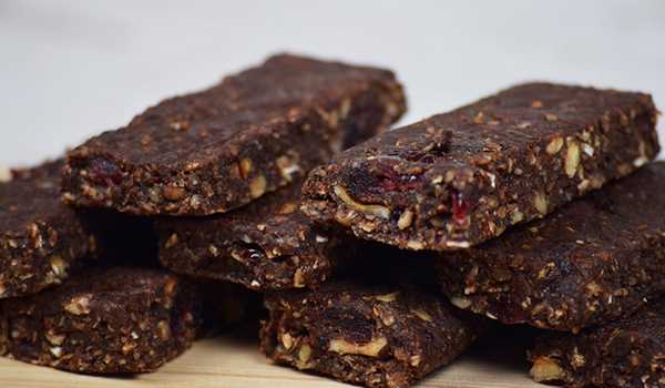 Злаковые батончики с финиками 