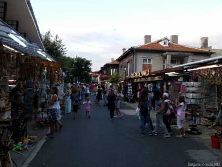 Сувенирный ряд с старом Несебре