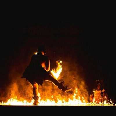 шаман у костра