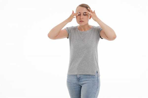 Давящая боль в глазах: причины и лечение