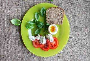 Неплотный прием пищи предотвратит неприятные ощущения, которые могут развиться на введение контрастного препарата