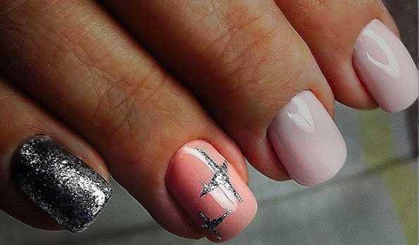 пастельный маникюр со звездой