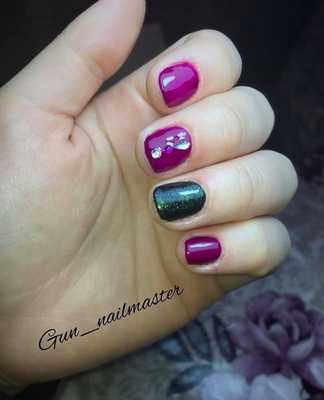 стразы в новогоднем маникюре