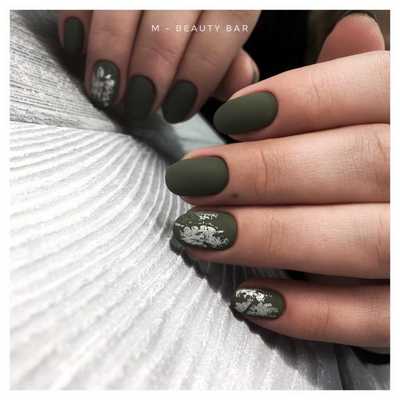 зеленый маникюр