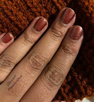 коричневый сияющий лак